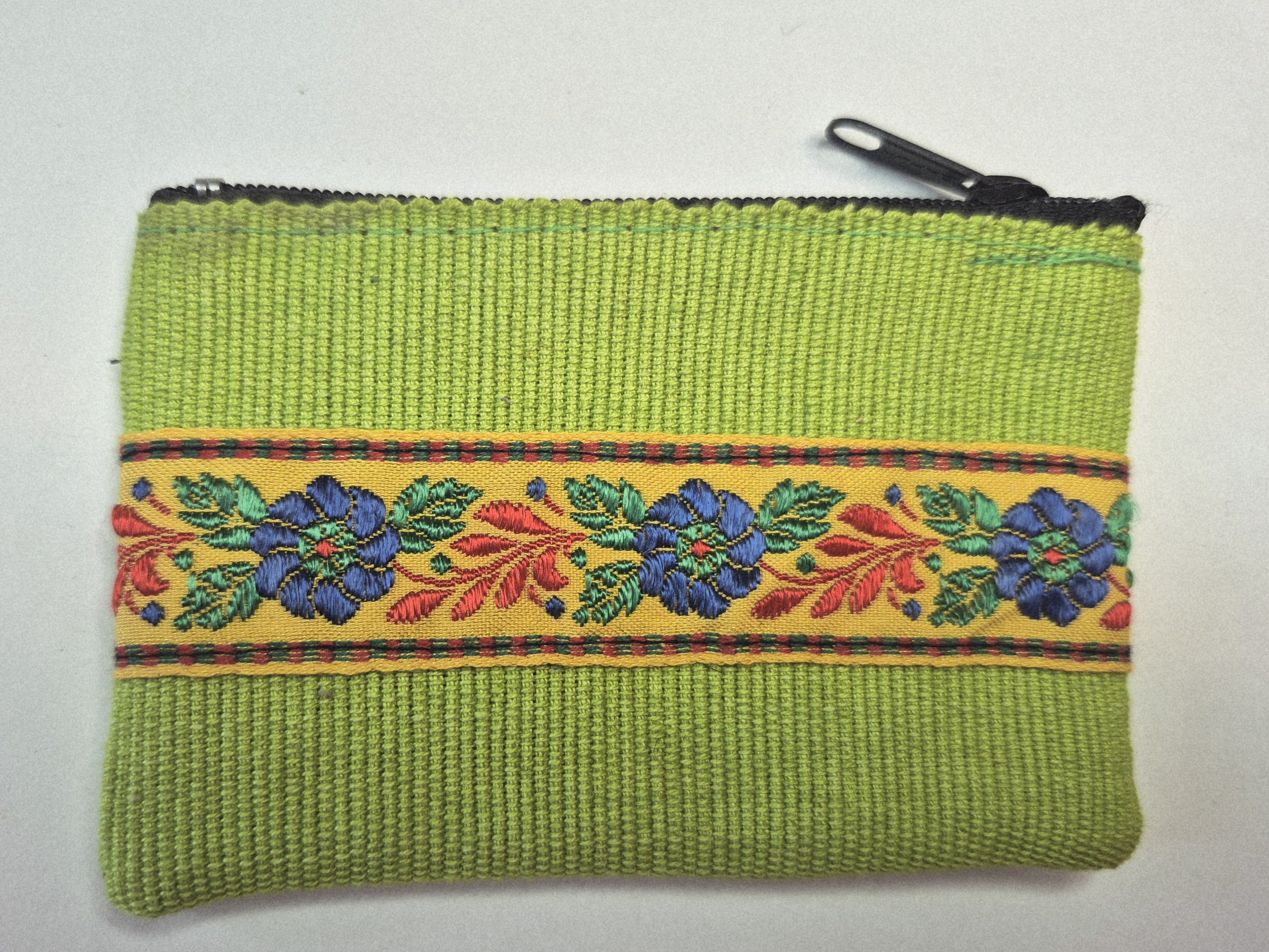 Täschchen Lisa bordado – gefüttertes Baumwolletui mit Blütenborte 10 × 7,5 cm