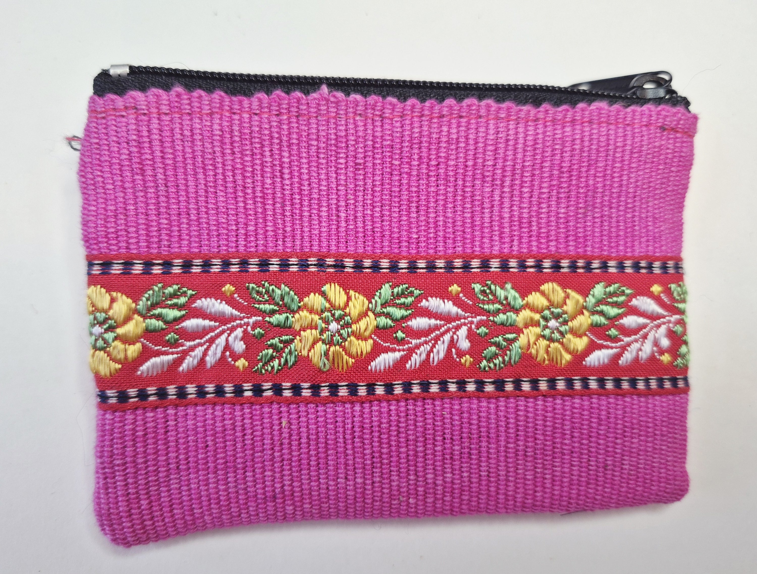 Täschchen Lisa bordado – gefüttertes Baumwolletui mit Blütenborte 10 × 7,5 cm