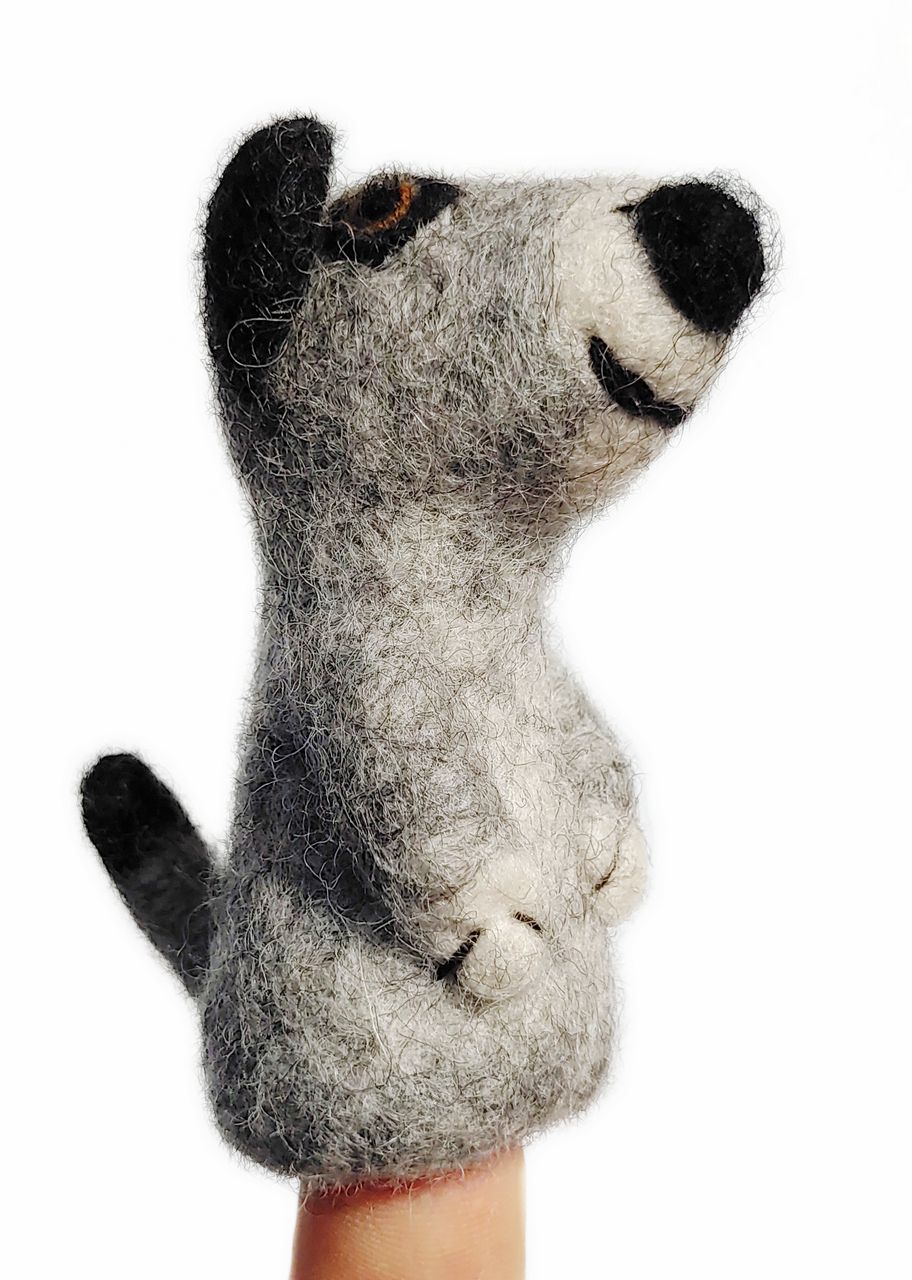 Filz-Fingerpüppchen Erdmännchen, Seitenansicht