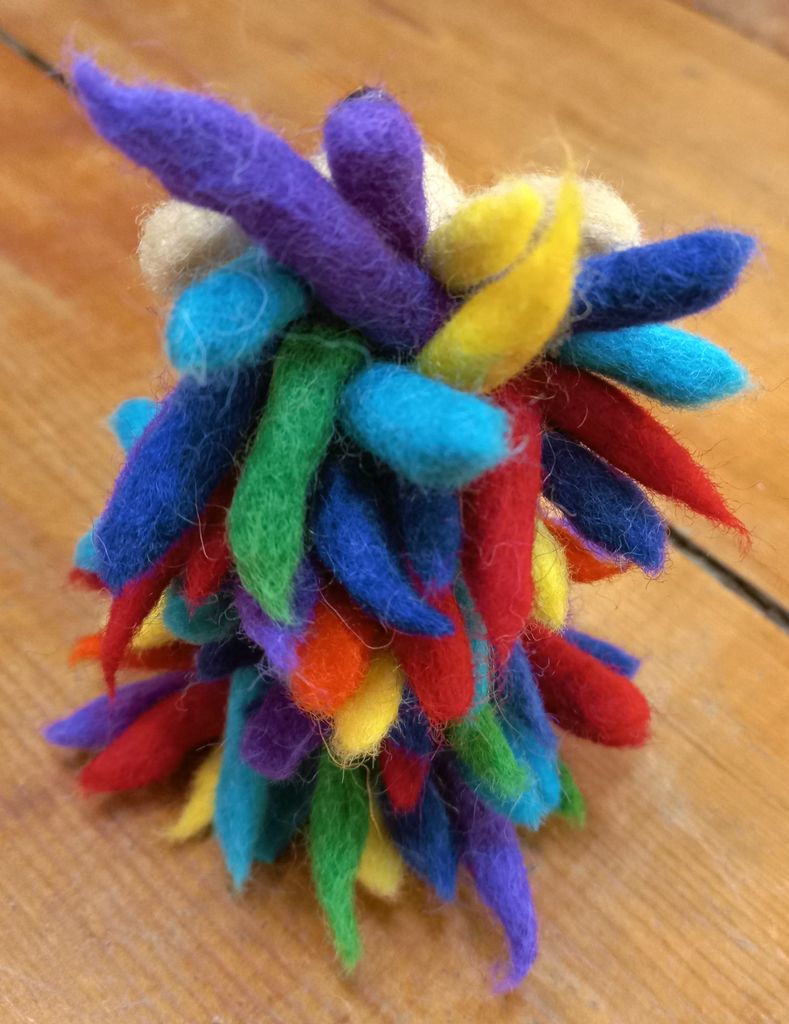 FingerpĂŒppchen Igel mit bunten Stacheln, RĂŒckseite