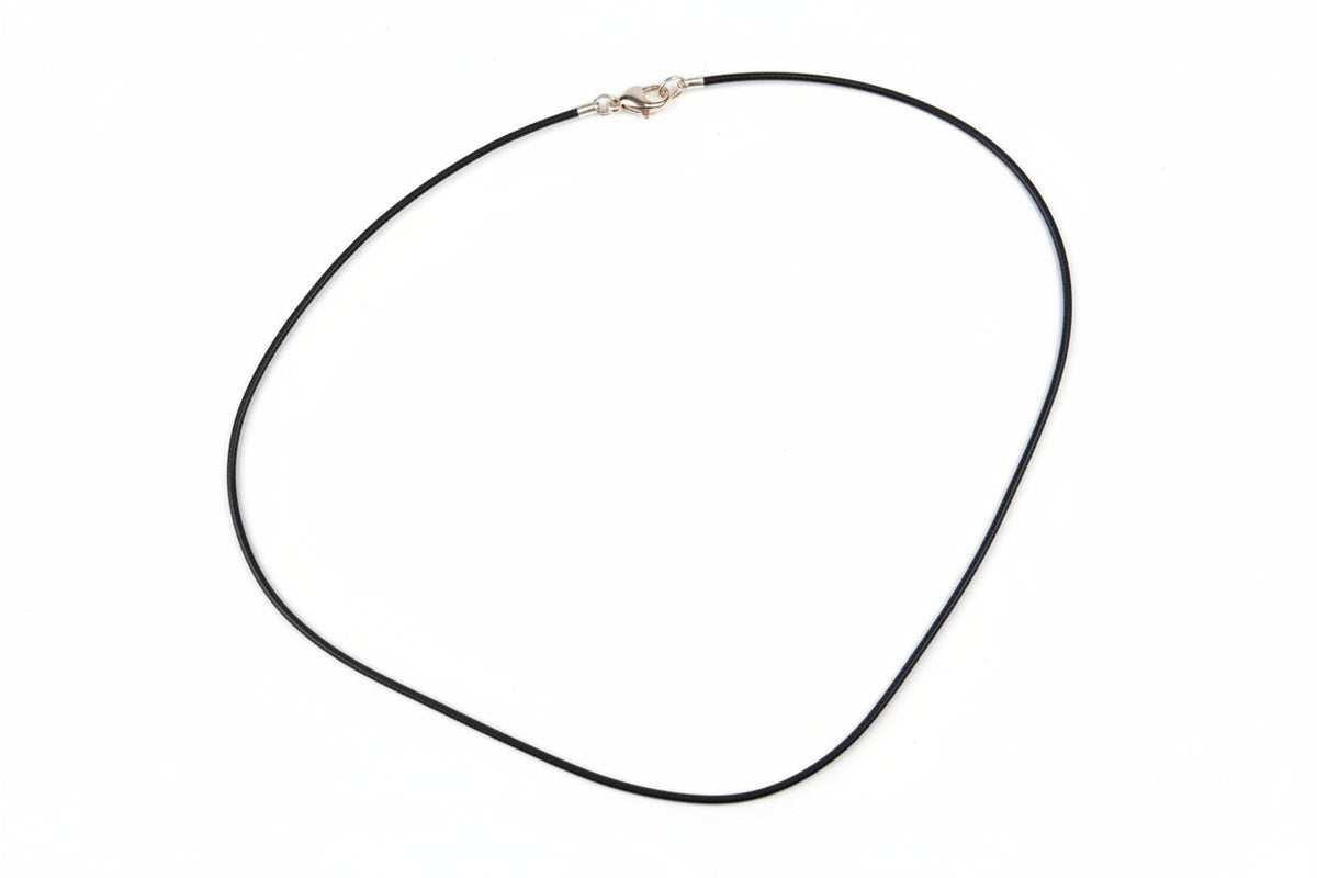 schwarzes Ziegenlederband fĂŒr Schmuck oder gebohrte Edelsteine mit versilbertem Karabinerverschluss