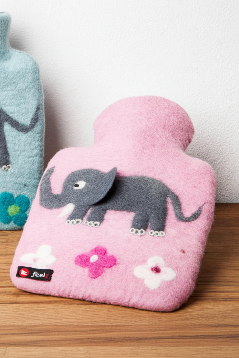 Wärmflaschenhülle aus Merinowolle in pink mit Elefantenmotiv und Blümchen