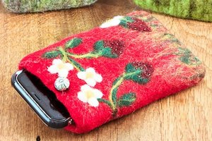 Smartphone-Täschchen "Erdbeere", Wollfilz