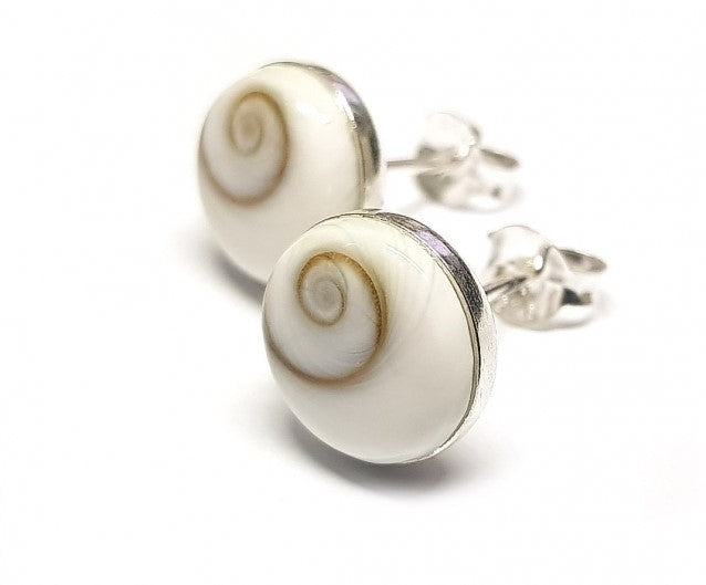 Ohrstecker aus Silber mit Muschelplatte