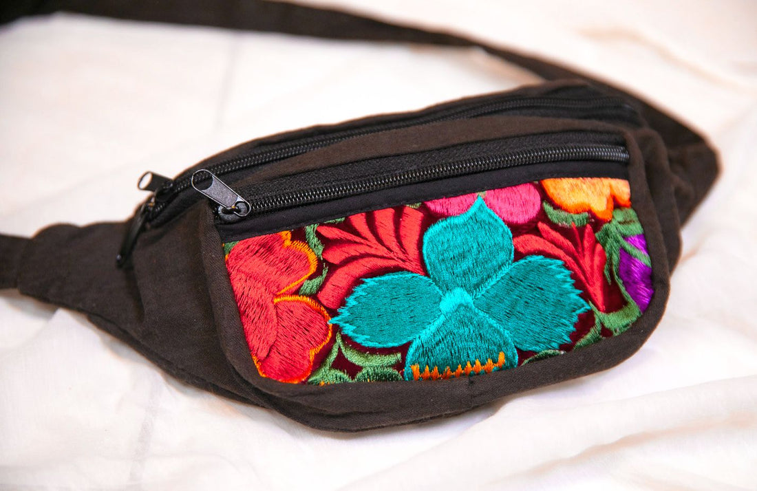 Hüfttasche Flora schwarz mit Blumenmotiv