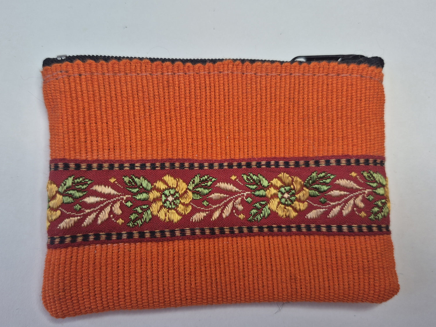 Täschchen Lisa bordado – gefüttertes Baumwolletui mit Blütenborte 10 × 7,5 cm
