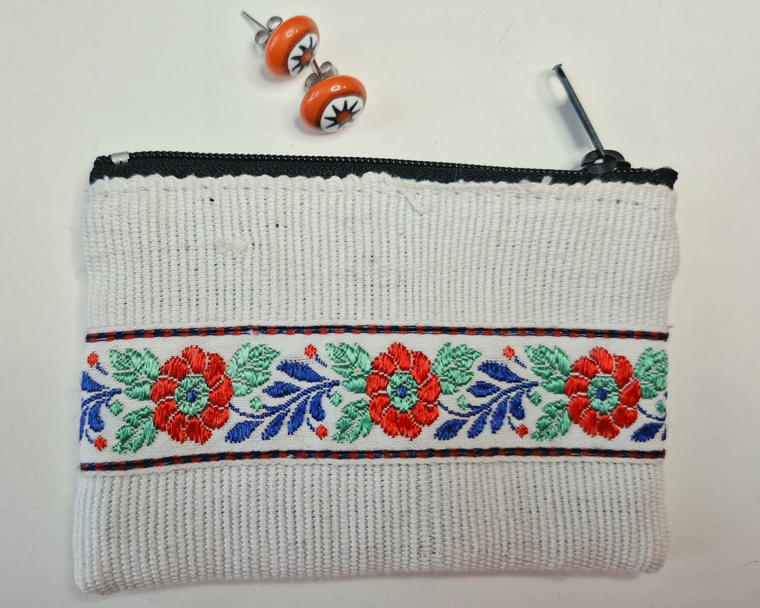 Täschchen mit Reißverschluss und Blütenborte 10x8 cm aus Guatemala
