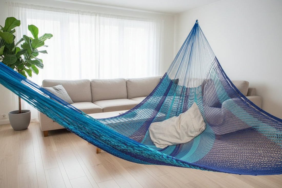 Netzhängematte Mexi 3 blau-hellblau im Wohnzimmer