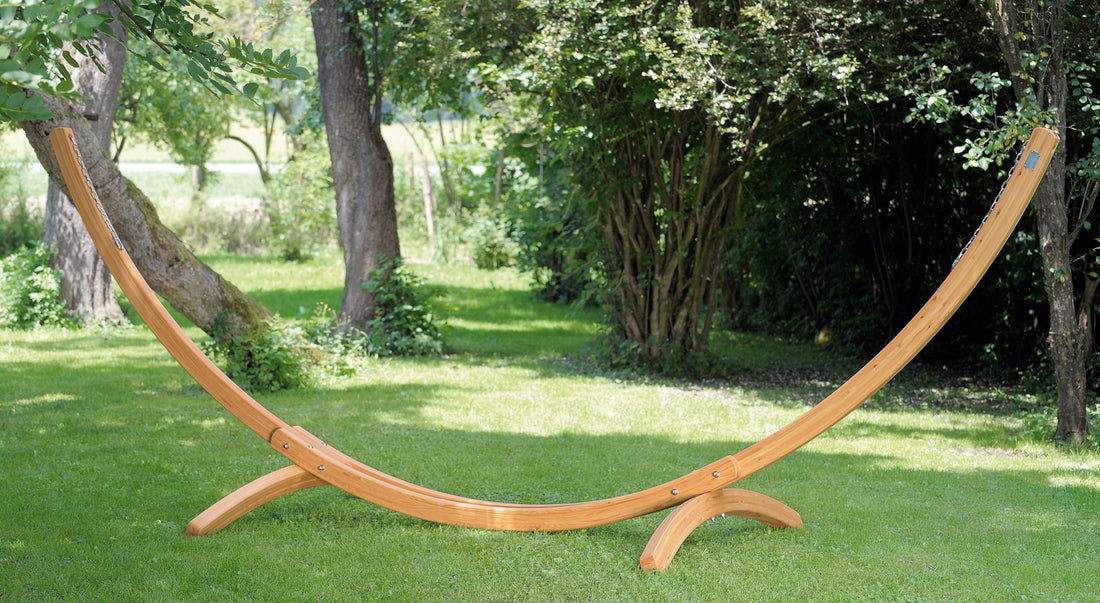 Hängemattengestell Arcus im Garten