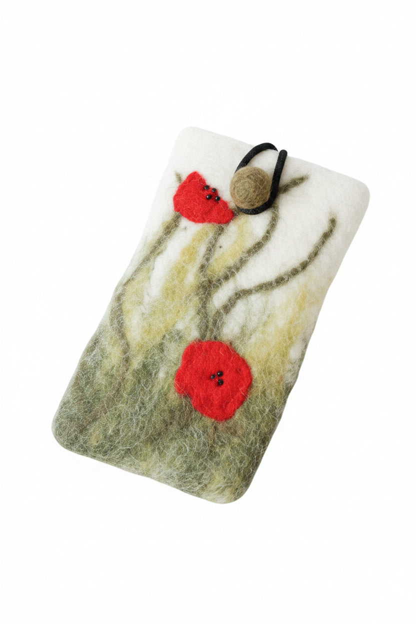 Smartphone-Etui mit Mohnblumenwiese aus Filz in weiß mit Gummi und Knopfverschluss