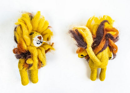 Löwe-Fingerpuppe, Vorder- und Rückansicht