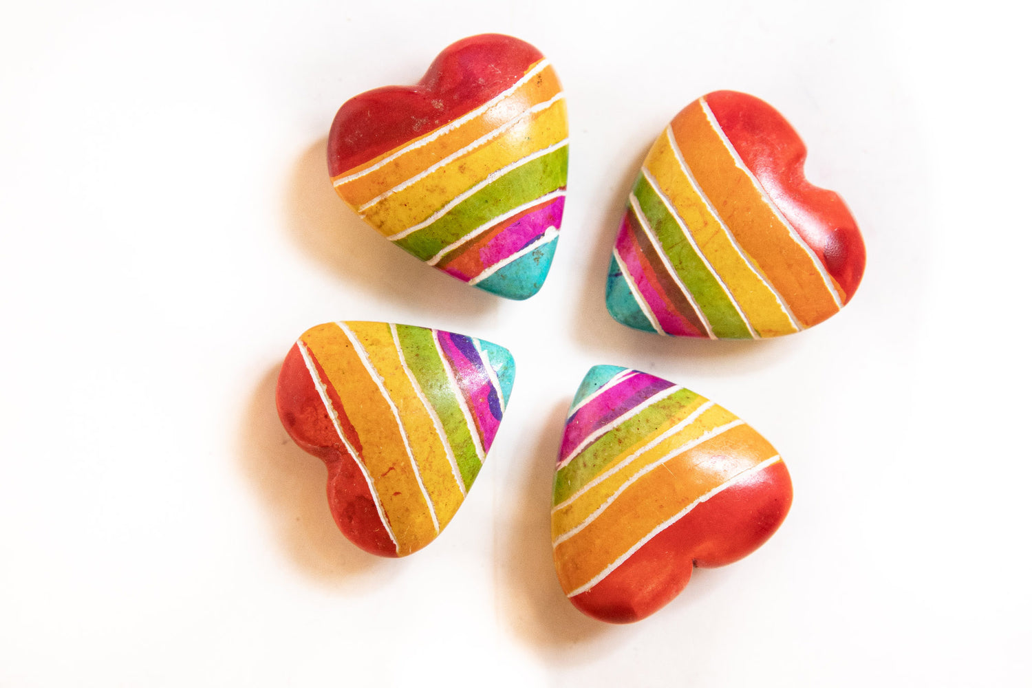 kleines Speckstein-Herz in Regenbogenfarben