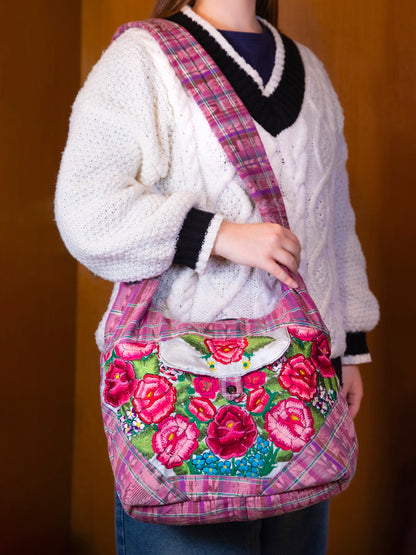 Patchwork-Schultertasche mit Stickerei