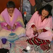 Herstellung von Nepalmützen und Wollschals