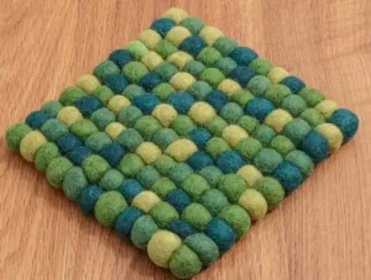 Filz-Untersetzer ca. 20 x 20 cm, aus Filzkugeln