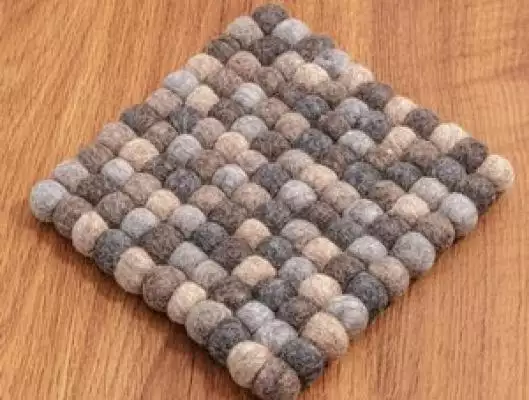 Filz-Untersetzer ca. 20 x 20 cm, aus Filzkugeln
