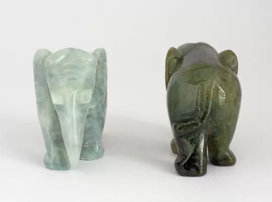 Elefanten aus Jade, Vorder- und Rückseite