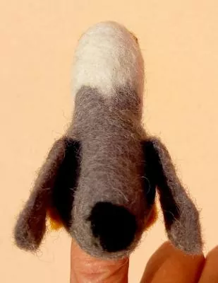 Fingerpüppchen Möwe aus Wollfilz, Rückansicht