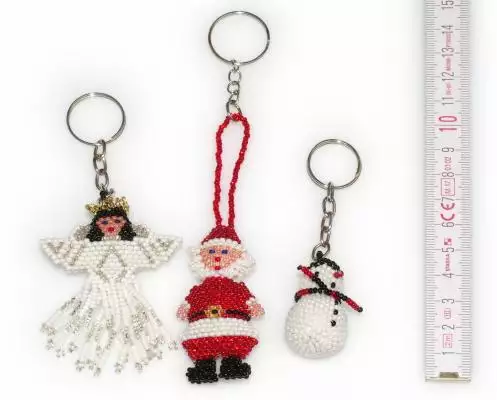 Weihnachtliche Schlüsselanhänger mit Maßstab