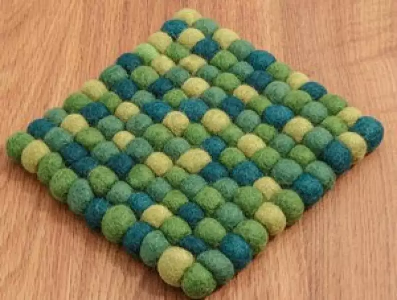 Filz-Untersetzer ca. 20 x 20 cm, aus Filzkugeln