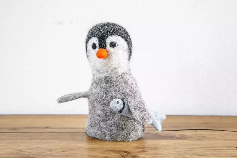 Pinguin als Eierwärmer