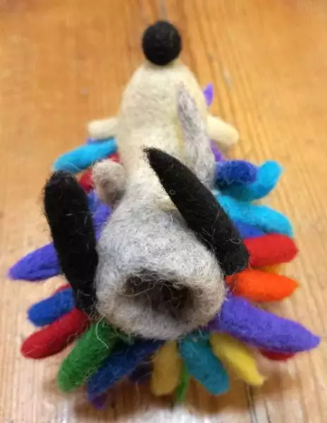 Fingerpüppchen bunter Igel, unten Fingerpüppchen bunter Igel, unten