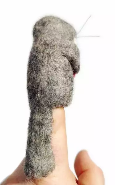 Filz-Fingerpüppchen Walross, Rückansicht Filz-Fingerpüppchen Walross, Rückansicht