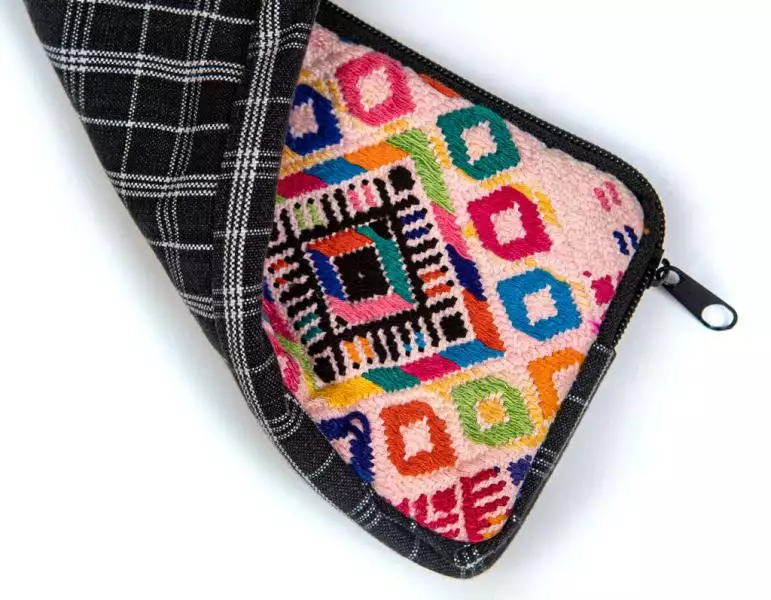 CHICHI Etui Lux Vorder- und Rückseite CHICHI Etui Lux Vorder- und Rückseite