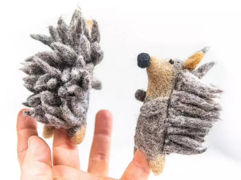 Igel-Fingerpuppen aus Wollfilz Igel-Fingerpuppen aus Wollfilz