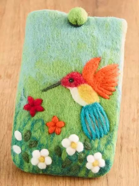 Smartphone-Täschchen aus Filz mit Kolibri-Motiv Smartphone-Täschchen aus Filz mit Kolibri-Motiv