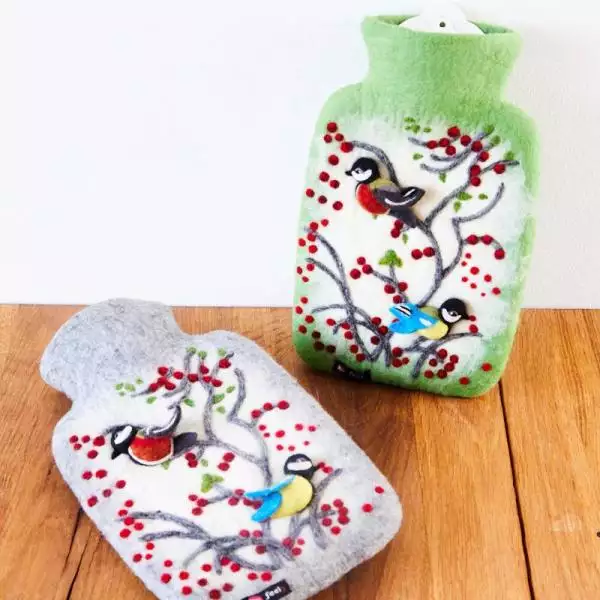 Wärmflasche mit Filzhülle Singvögel, grau oder gün Wärmflasche mit Filzhülle Singvögel, grau oder gün